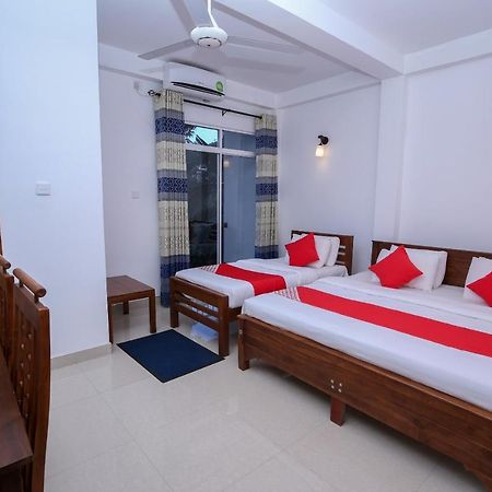 Oyo 438 Sarala Residence Hotel Kandy Kültér fotó