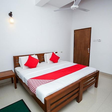 Oyo 438 Sarala Residence Hotel Kandy Kültér fotó