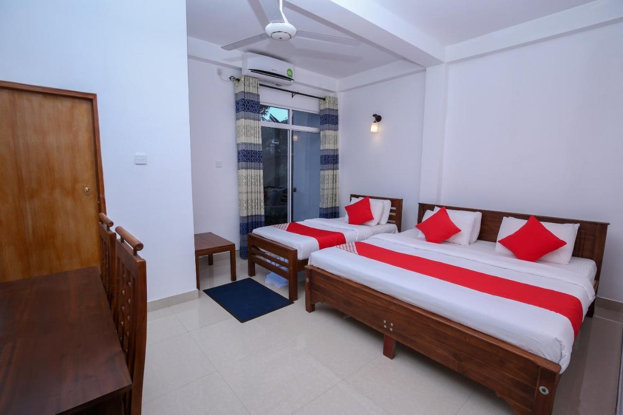 Oyo 438 Sarala Residence Hotel Kandy Kültér fotó
