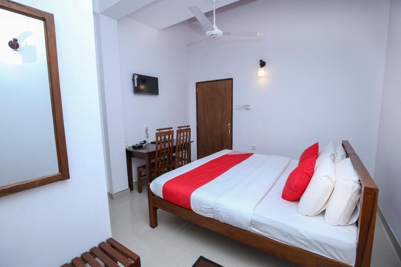 Oyo 438 Sarala Residence Hotel Kandy Kültér fotó
