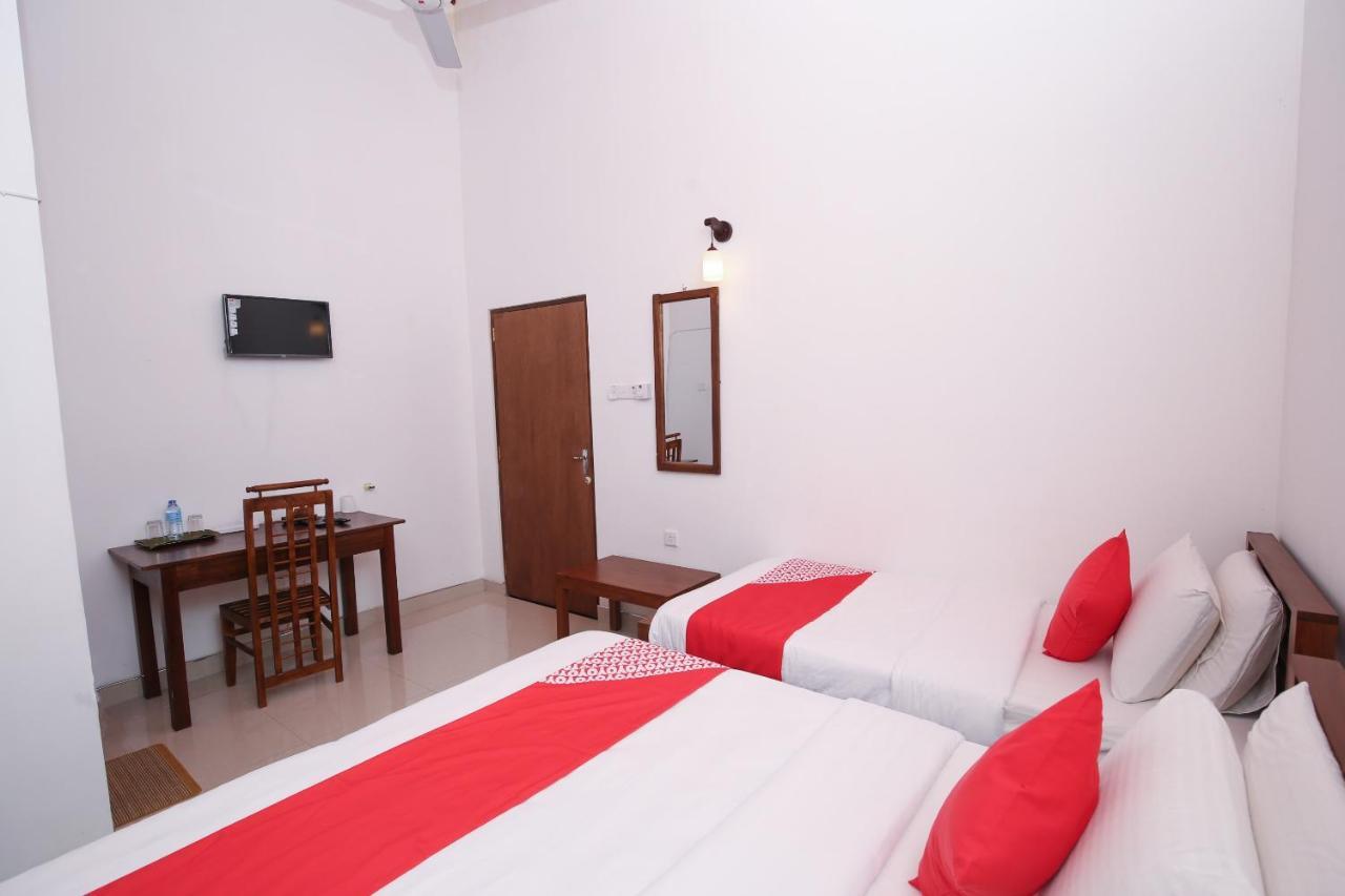 Oyo 438 Sarala Residence Hotel Kandy Kültér fotó