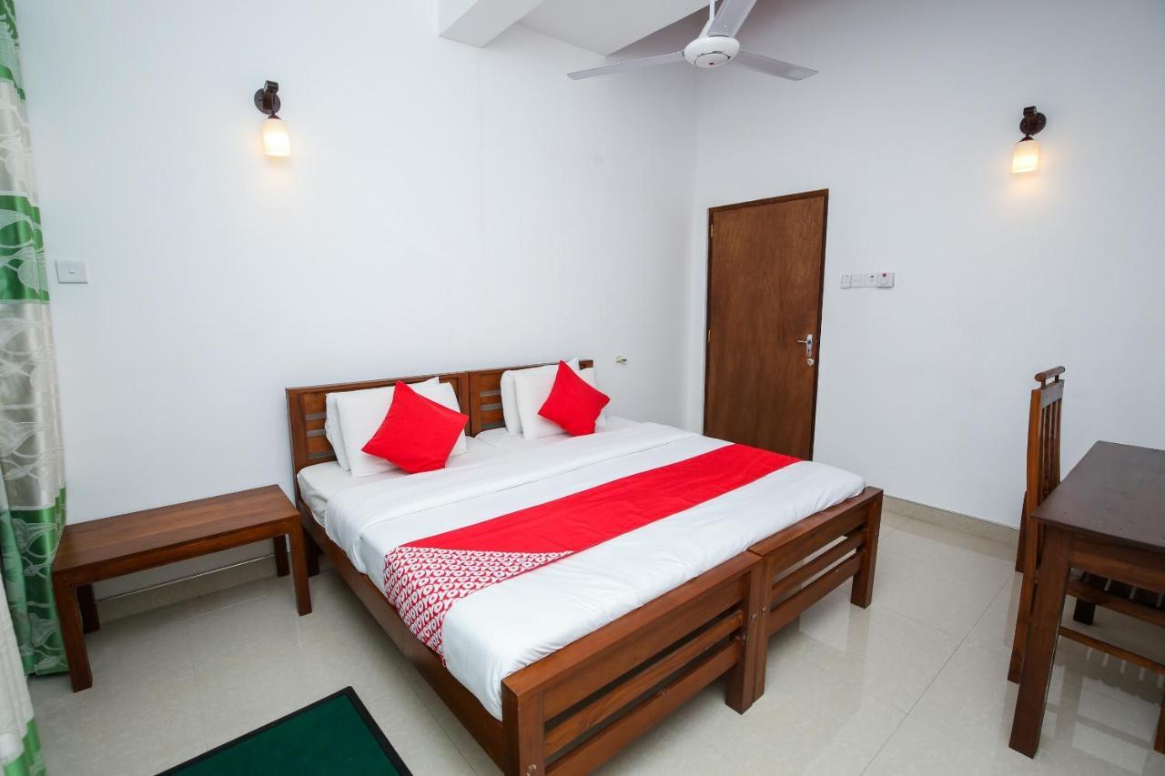 Oyo 438 Sarala Residence Hotel Kandy Kültér fotó
