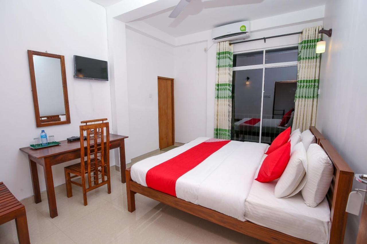 Oyo 438 Sarala Residence Hotel Kandy Kültér fotó