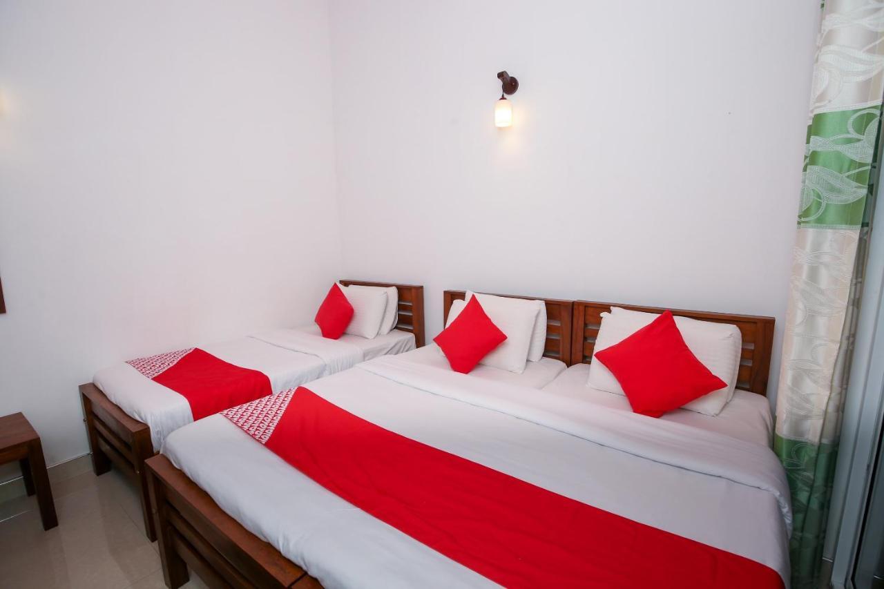 Oyo 438 Sarala Residence Hotel Kandy Kültér fotó