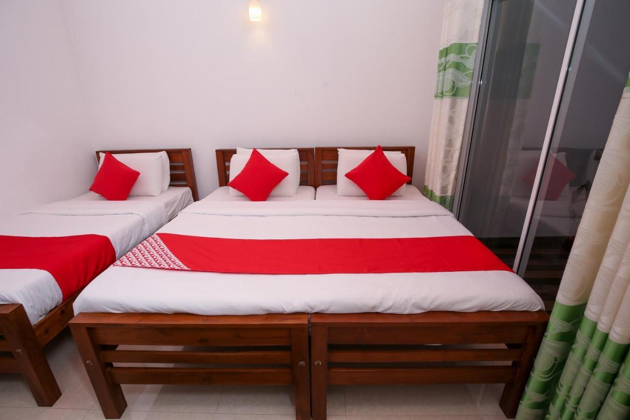 Oyo 438 Sarala Residence Hotel Kandy Kültér fotó