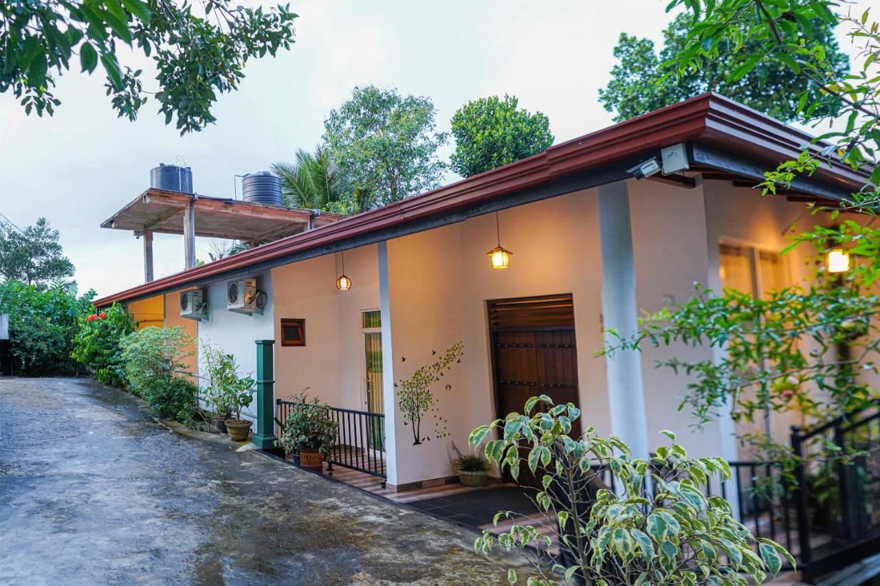 Oyo 438 Sarala Residence Hotel Kandy Kültér fotó